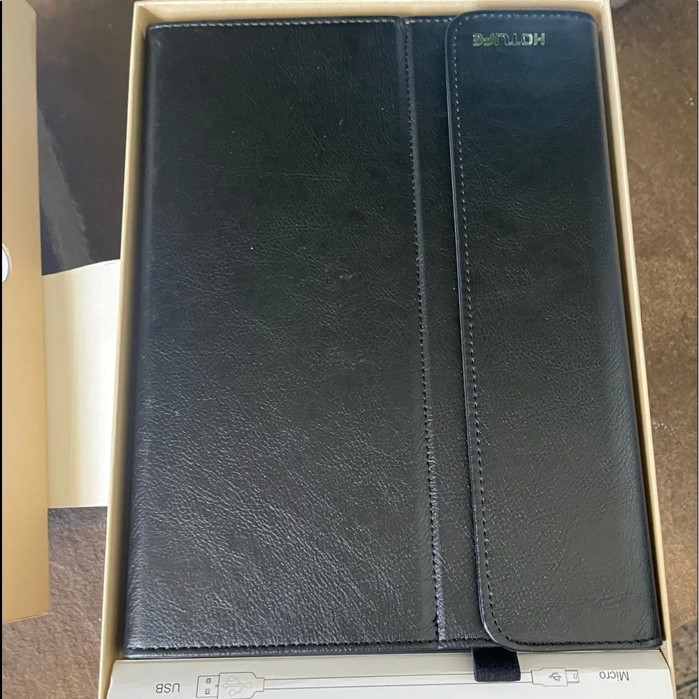 New IPad Bluetooth Keyboard & Case